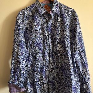 Size L Robert Graham button down